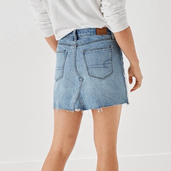 American Eagle Super Hi-rise Jean Mini Skirt Size 2 (26) Rigid denim Raw hem NWT - Picture 2 of 13